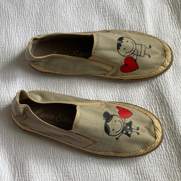 Kids Slip-On Shoes - Tan with Red Heart Design - Picture 1 of 4